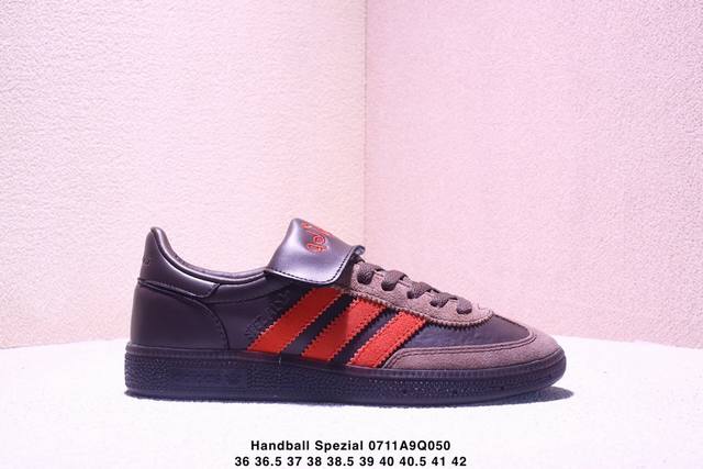 性价比版本Ad Handball Spezial 复古休闲板鞋 #全鞋采用反毛皮制作 牛筋耐磨大底 承载青春情怀的板鞋 经典三条杠装饰鞋侧 品牌辨识度清晰 货号