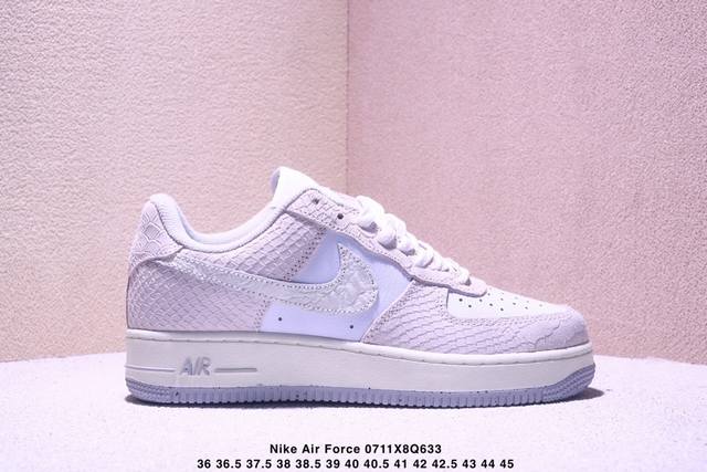 Nike Air Force 7空军一号低帮百搭休闲运动板鞋。柔软、弹性十足的缓震性能和出色的中底设计，横跨复古与现代的外型结合，造就出风靡全球三十多年的For