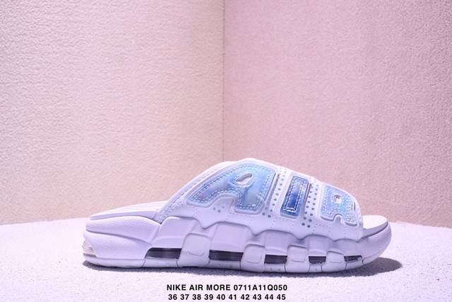 Nike Air More Uptempo Slide皮蓬拖鞋 Fb7815- 以流行于街头的涂鸦文化为设计灵感，整体的设计风格夸张而充满魅力，厚实而充满质感的