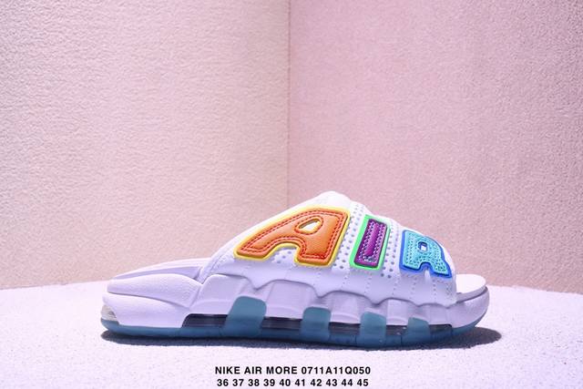 Nike Air More Uptempo Slide皮蓬拖鞋 Fb7815- 以流行于街头的涂鸦文化为设计灵感，整体的设计风格夸张而充满魅力，厚实而充满质感的