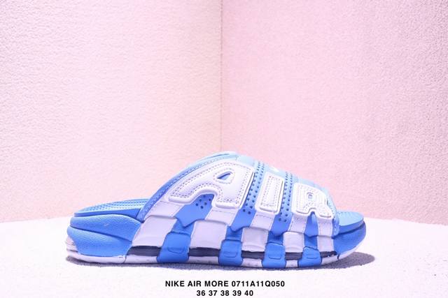 Nike Air More Uptempo Slide皮蓬拖鞋 Fb7815- 以流行于街头的涂鸦文化为设计灵感，整体的设计风格夸张而充满魅力，厚实而充满质感的