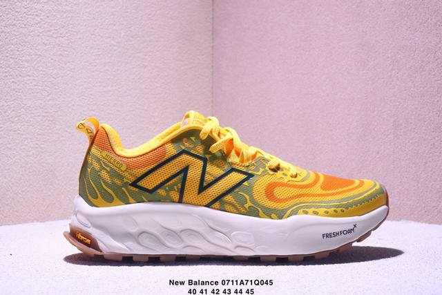 New Balance 全新配色 防滑耐磨低帮跑步鞋 拼接鞋面赋予双足出色的舒适感与酷爽体验。外观设计穿着简易，轻松灵活，能使双足无比轻盈，耐磨材质耐磨性强，稳