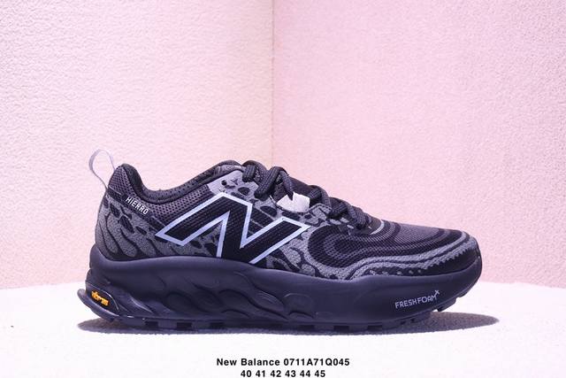New Balance 全新配色 防滑耐磨低帮跑步鞋 拼接鞋面赋予双足出色的舒适感与酷爽体验。外观设计穿着简易，轻松灵活，能使双足无比轻盈，耐磨材质耐磨性强，稳