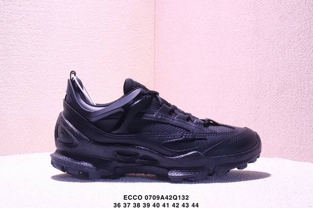 公司级Ecco爱步 Golf S-Three 拼接鞋面 网面透气 轻便 城市休闲健步鞋 Xm0709Q132