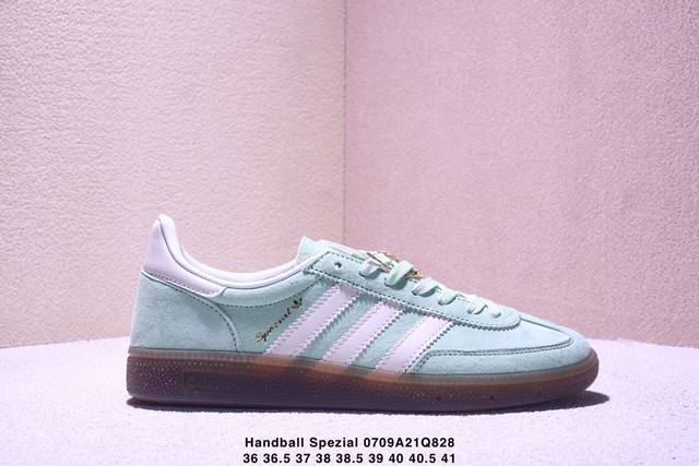 Adidas Handball Spezial 公司级 阿迪达斯经典款 复古休闲板鞋 #全鞋采用反毛皮制作 牛筋耐磨大底 承载青春情怀的板鞋 经典三条杠装饰鞋侧