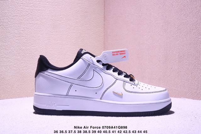耐克 Nike Air Force 1 ’07 空军一号低帮百搭休闲运动板鞋。柔软、弹性十足的缓震性能和出色的中底设计，横跨复古与现代的外型结合，造就出风靡全球