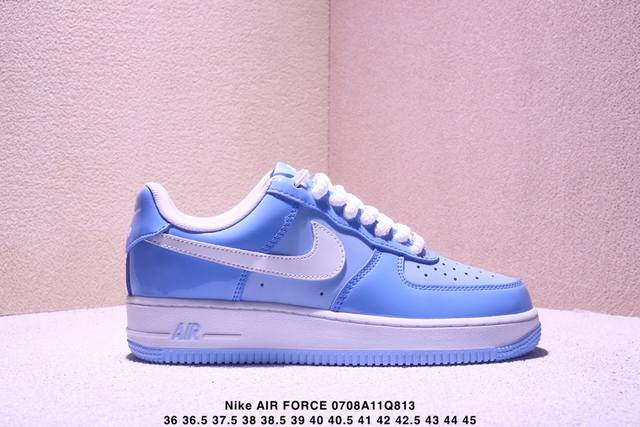 真标耐克Nike Air Force 7空军一号低帮百搭休闲运动板鞋。柔软、弹性十足的缓震性能和出色的中底设计，横跨复古与现代的外型结合，造就出风靡全球三十多年