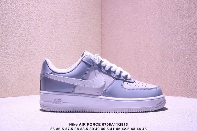真标耐克Nike Air Force 7空军一号低帮百搭休闲运动板鞋。柔软、弹性十足的缓震性能和出色的中底设计，横跨复古与现代的外型结合，造就出风靡全球三十多年