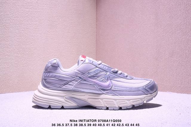 真标带半码耐克网布跑鞋Nike Initiator 复古单品 专为实现舒适畅跑而打造，Nike Lnitiator跑步鞋采用透气鞋面，巧搭轻量中底，提供轻盈减震