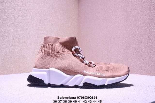 巴黎世家Balenciaga 巴黎袜子鞋 太多的词汇来形容这款鞋子了 轻便 舒适穿着方便让它备受青睐 更是各大明星们的最爱 如果说之前的袜子鞋不够运动 那么这双