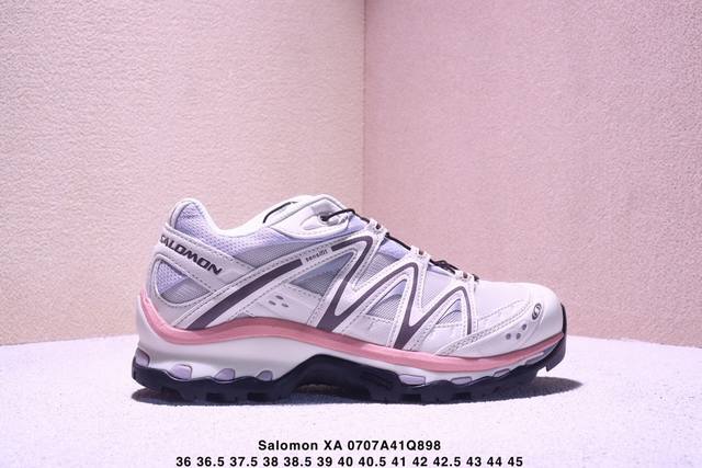 公司级Salomon Xa Pro 3D萨洛蒙户外越野跑鞋 鞋面采用Sensifit贴合技术 全方位贴合包裹脚型 鞋跟部鞋底牵引设计 提供强大的抓地性能 更适应
