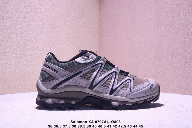 公司级Salomon Xa Pro 3D萨洛蒙户外越野跑鞋 鞋面采用Sensifit贴合技术 全方位贴合包裹脚型 鞋跟部鞋底牵引设计 提供强大的抓地性能 更适应