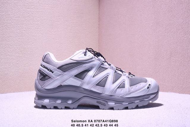 公司级Salomon Xa Pro 3D萨洛蒙户外越野跑鞋 鞋面采用Sensifit贴合技术 全方位贴合包裹脚型 鞋跟部鞋底牵引设计 提供强大的抓地性能 更适应