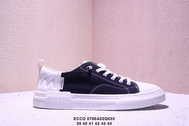 Ecco爱步 广东原版透气 配备原版三件套 防尘纸 高弹大底 全头层牛皮 新款百搭休闲款 纯手工制成 鞋面走线工整 清晰质感 原单品质 拼接运动透气网布 采用E