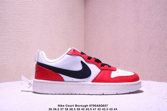 Nike Court Borough Low 低帮百搭透气运动板鞋 尺码：如图所示经典耐用的设计 兼顾舒适脚感和出众风范 演绎匠心之作 结构性的支撑贴合感结合复