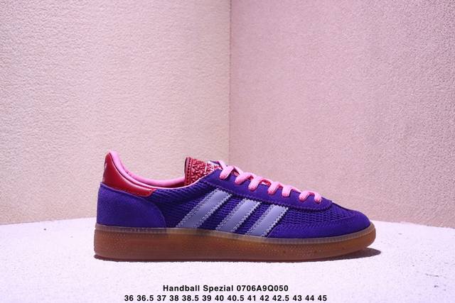 性价比版本Ad Handball Spezial 复古休闲板鞋 #全鞋采用反毛皮制作 牛筋耐磨大底 承载青春情怀的板鞋 经典三条杠装饰鞋侧 品牌辨识度清晰 货号