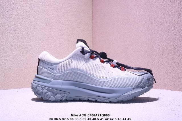 Nike Acg Mountain Fly 2 Low 低帮版本的Mountain Fly 全新来袭。该鞋款沿袭前代高帮型的设计传统，轻盈鞋面结合灵巧的脚趾包裹