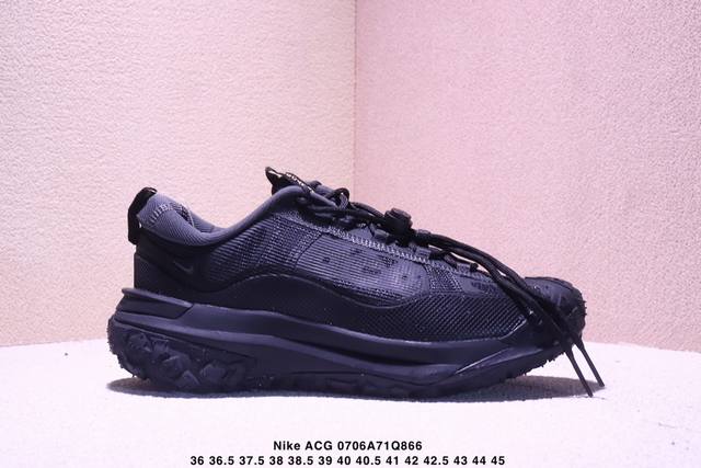 Nike Acg Mountain Fly 2 Low 低帮版本的Mountain Fly 全新来袭。该鞋款沿袭前代高帮型的设计传统，轻盈鞋面结合灵巧的脚趾包裹