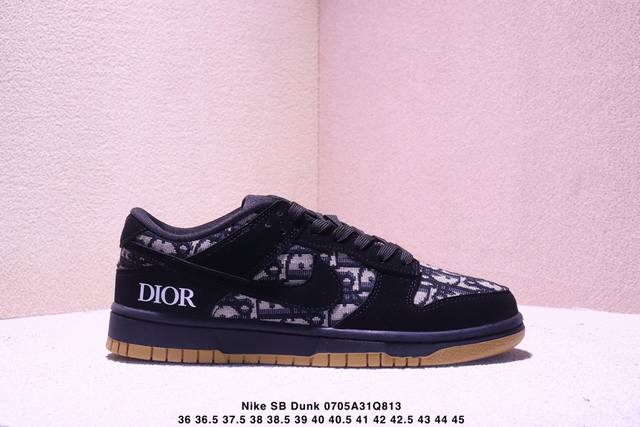 耐克Nike Sb Zoom Dunk Low 板鞋 系列经典百搭休闲运动板鞋加厚鞋舌的填充，使舒适性大大提升，同时也更方便穿脱中底部分则加入了脚感柔软舒适Zo