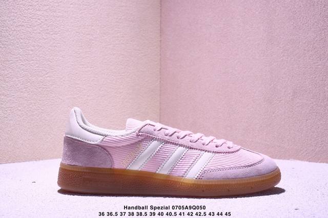 真标Adidas Handball Spezial 官方正确版本 阿迪达斯经典款 复古休闲板鞋 全鞋采用反毛皮制作 牛筋耐磨大底 承载青春情怀的板鞋 经典三条杠