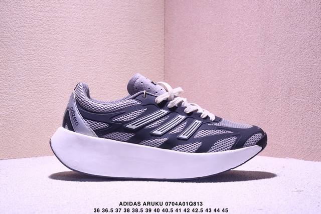 Adidas Aruku 外观上结合 了经典跑鞋的设计 全新Swirlfoam海绵泡沫大底 鞋面采用网眼鞋面 滚动感强烈 不同纹理和图案 增强抓地力与耐用性 适