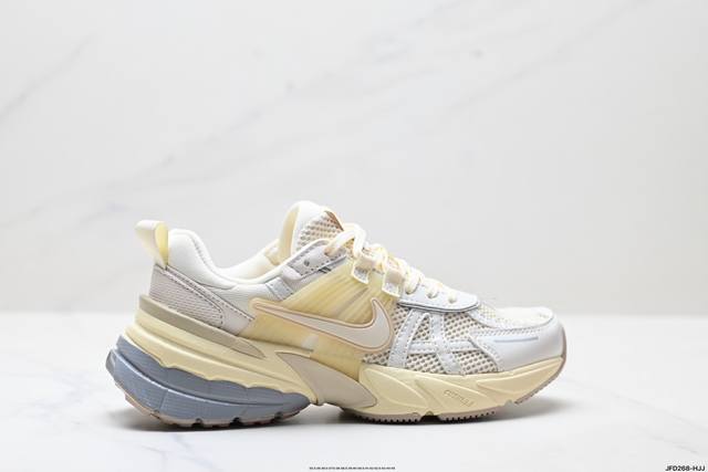 公司级耐克Nike V2K Run跑步鞋复古风潮 网面透气运动鞋 灰银紧致的鞋面材质提供良好的包裹性鞋侧 Swoosh以及鞋头部分搭配增添不少亮点的镀铬细节鞋垫