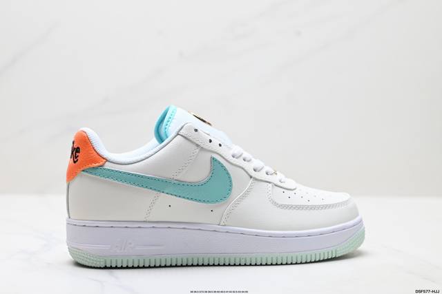 真标耐克Nike Air Force 7空军一号低帮百搭休闲运动板鞋。柔软、弹性十足的缓震性能和出色的中底设计，横跨复古与现代的外型结合，造就出风靡全球三十多年
