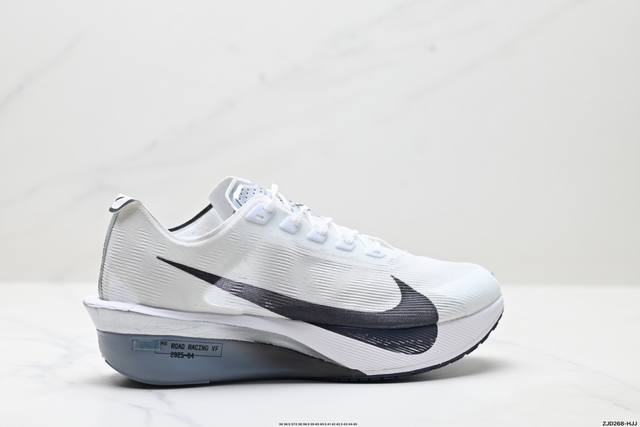 公司级Nike Zoomx Vaporfly Next% 4耐克 轻量化 网面透气运动鞋 真碳版本 这款新一代最强跑鞋在鞋面和鞋底都进行了全方位升级鞋面使用了全