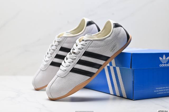 公司级Adidas Tokyo W 阿迪达斯 舒适百搭经典休闲运动鞋 鞋面设计舒适贴合脚面 同时采用柔软材质 穿着轻便舒适 侧面刻有金色的标志 增添辨识度 超薄