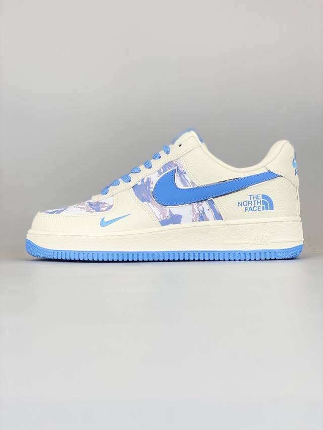 海外限量发售！公司级Nike Air Force 1 '07 Low “北面联名 雪山米蓝”空军一号 低帮 运动鞋 休闲鞋 折边针车 工艺难度大 原楦头原纸板
