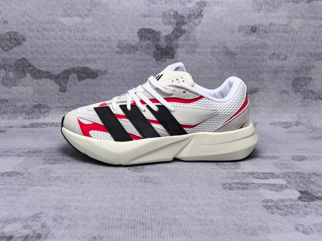 Adidas Lightblaze 舒适百搭耐磨轻便 低帮跑步鞋 女款 外观设计：鞋面采用网眼、麂皮与反光面料拼接，层次丰富，鞋侧有阿迪达斯经典的三道杠设计，简