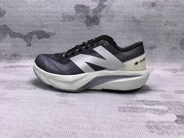 New Balance Rebel Fuelcell Rebel V4 舒适时尚织物减震耐磨低帮马拉松轻量化跑步鞋 Nb新百伦于 年夏天首次发布了 Rebel