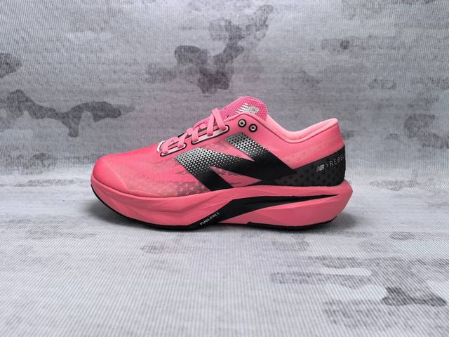 New Balance Rebel Fuelcell Rebel V4 舒适时尚织物减震耐磨低帮马拉松轻量化跑步鞋 Nb新百伦于 年夏天首次发布了 Rebel