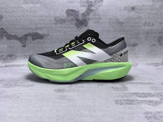 New Balance Rebel Fuelcell Rebel V4 舒适时尚织物减震耐磨低帮马拉松轻量化跑步鞋 Nb新百伦于 年夏天首次发布了 Rebel