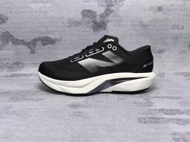 New Balance Rebel Fuelcell Rebel V4 舒适时尚织物减震耐磨低帮马拉松轻量化跑步鞋 Nb新百伦于 年夏天首次发布了 Rebel