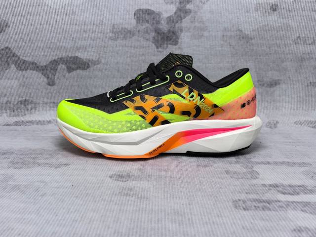 New Balance Rebel Fuelcell Rebel V4 舒适时尚织物减震耐磨低帮马拉松轻量化跑步鞋 Nb新百伦于 年夏天首次发布了 Rebel
