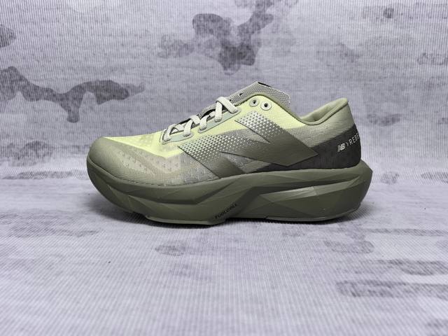 New Balance Rebel Fuelcell Rebel V4 舒适时尚织物减震耐磨低帮马拉松轻量化跑步鞋 Nb新百伦于 年夏天首次发布了 Rebel