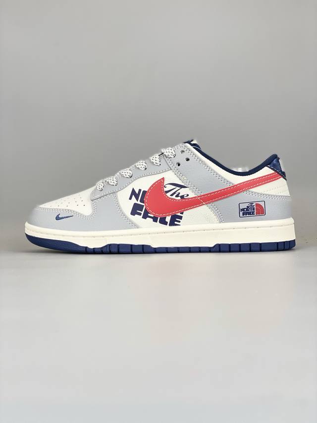 Nk Sb Dunk Low 北面联名灰红勾Mr.Vera设计师 高端定制 低帮休闲运动板鞋独家版型，柔软皮革鞋面，冲击视觉和脚感体验 定制鞋盒 大厂纯原品质出