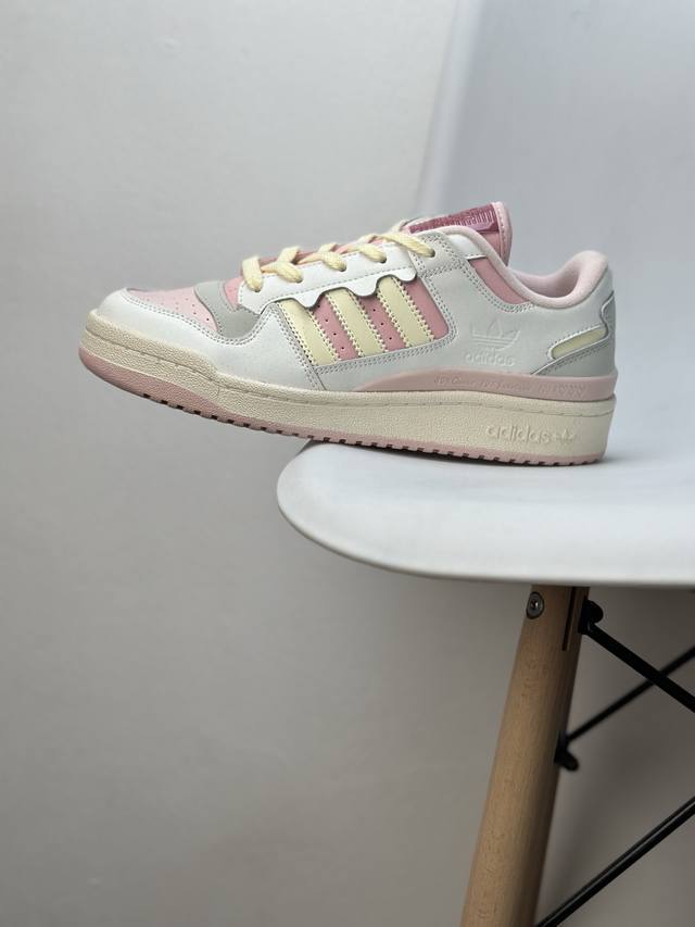 新品” 采用磨砂牛剖革组合头层皮饰片鞋面材质#全新独立开发Rb耐磨橡胶外底组合外露轻量Eva中底缓震嵌片最近超级火的一双鞋，阿迪达斯 三叶草Adidas Ori
