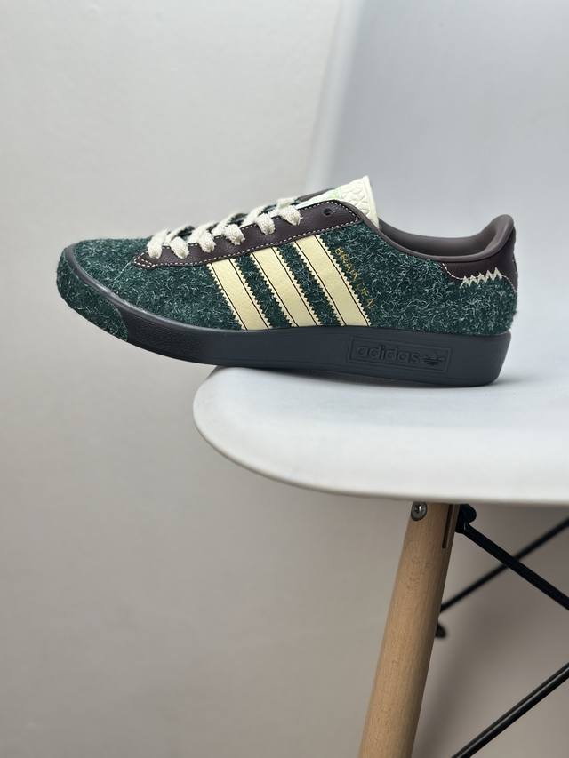 新品” Adidas Originals Samba Og 桑巴果冻系列复古经典轻便板鞋 此款以简约大方的造型设计 给人以随性休闲的时尚格调 穿着舒适轻便，运动