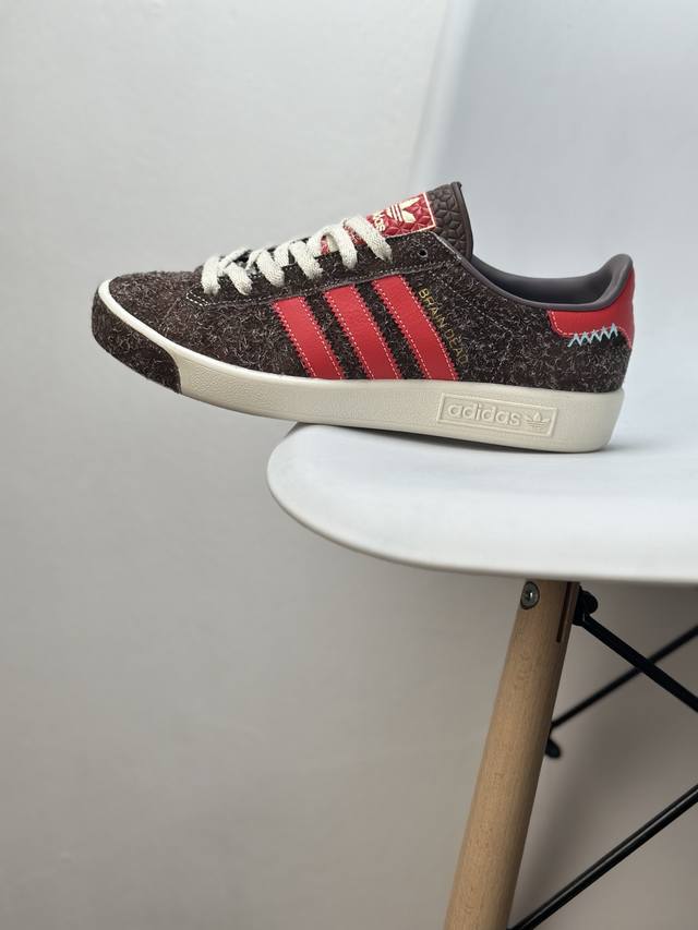 新品” Adidas Originals Samba Og 桑巴果冻系列复古经典轻便板鞋 此款以简约大方的造型设计 给人以随性休闲的时尚格调 穿着舒适轻便，运动