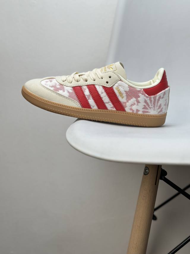 新品” Ad Original Samba Og 复古经典轻便板鞋 这款桑巴鞋展示了高质量的工艺 带有装饰的超锁缝制和无缝的手感 柔软、柔软的皮革造型和标志性的
