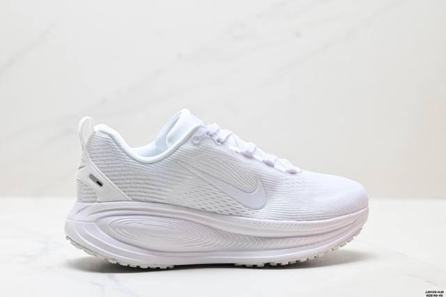 真标Nike Vomero 18 耐克 舒适减震防滑 低帮跑步鞋 全掌Reactx泡绵中底 前掌和后跟还配备了Air Zoom气垫单元 据说跑起来更快更舒适哦