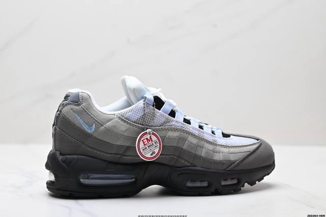 公司级Nike Air Max 95 Sp 耐克 气垫复古慢跑百搭鞋休闲运动鞋 这双鞋采用前脚掌开窗式气垫 这种设计在当时是前所未有的 鞋带孔的设计灵感来自人体