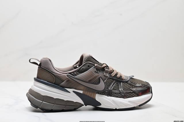 公司级耐克Nike V2K Run跑步鞋复古风潮 网面透气运动鞋 灰银紧致的鞋面材质提供良好的包裹性鞋侧 Swoosh以及鞋头部分搭配增添不少亮点的镀铬细节鞋垫