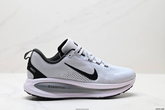 公司级Nike Vomero 18 耐克 舒适减震防滑 低帮跑步鞋 全掌Reactx泡绵中底 前掌和后跟还配备了Air Zoom气垫单元 据说跑起来更快更舒适哦