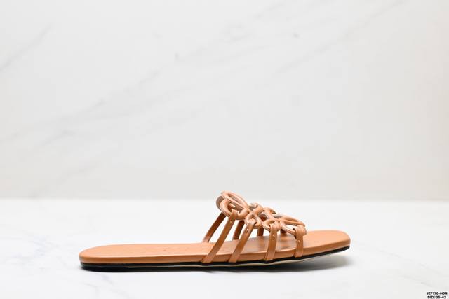 公司级Loewe罗意威 Petal Anagram 小牛皮 方头平底一字拖鞋 尺码:35-42 Id:Jzf170-Hdr
