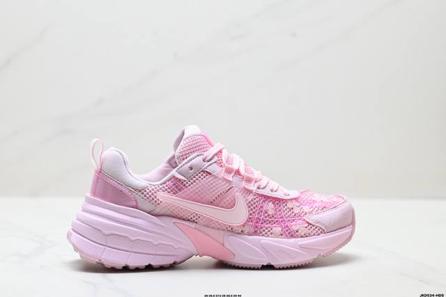 公司级耐克Nike V2K Run跑步鞋复古风潮 网面透气运动鞋 灰银紧致的鞋面材质提供良好的包裹性鞋侧 Swoosh以及鞋头部分搭配增添不少亮点的镀铬细节鞋垫