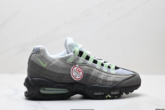 公司级Nike Air Max 95 Sp 耐克 气垫复古慢跑百搭鞋休闲运动鞋 这双鞋采用前脚掌开窗式气垫 这种设计在当时是前所未有的 鞋带孔的设计灵感来自人体