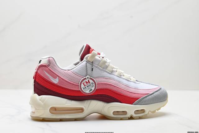 公司级Nike Air Max 95 Sp 耐克 气垫复古慢跑百搭鞋休闲运动鞋 这双鞋采用前脚掌开窗式气垫 这种设计在当时是前所未有的 鞋带孔的设计灵感来自人体